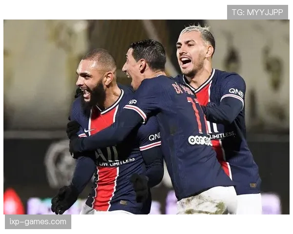 卡卡神勇助巴西队夺冠，传奇表现再引球迷热议