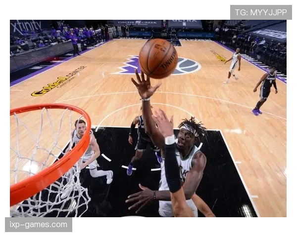 芬利无球跑动拉开空间，改变对手防守布局